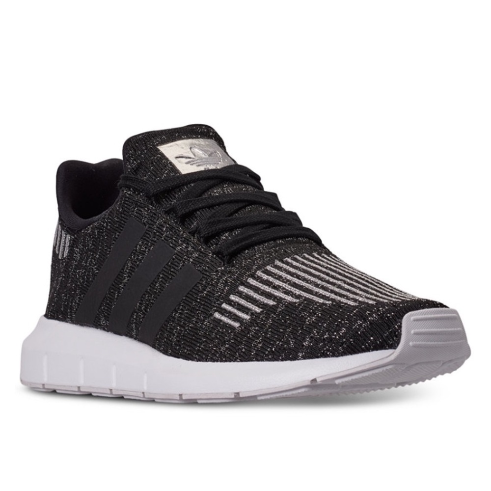 NEW Adidas Swift Run Athletic Shoe Size 7